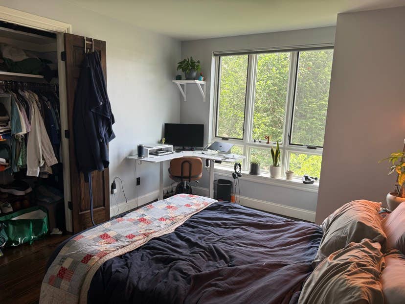 Looking for roommate (August 1st)