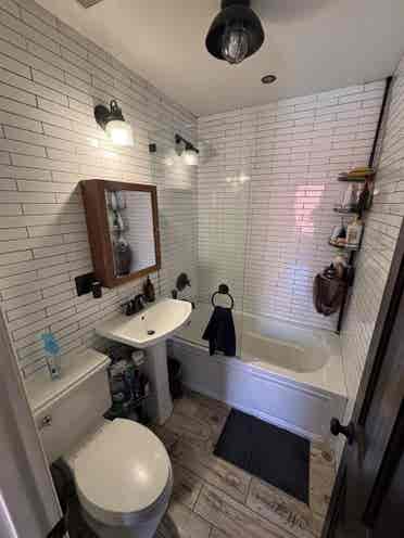 Looking for roommate (August 1st)
