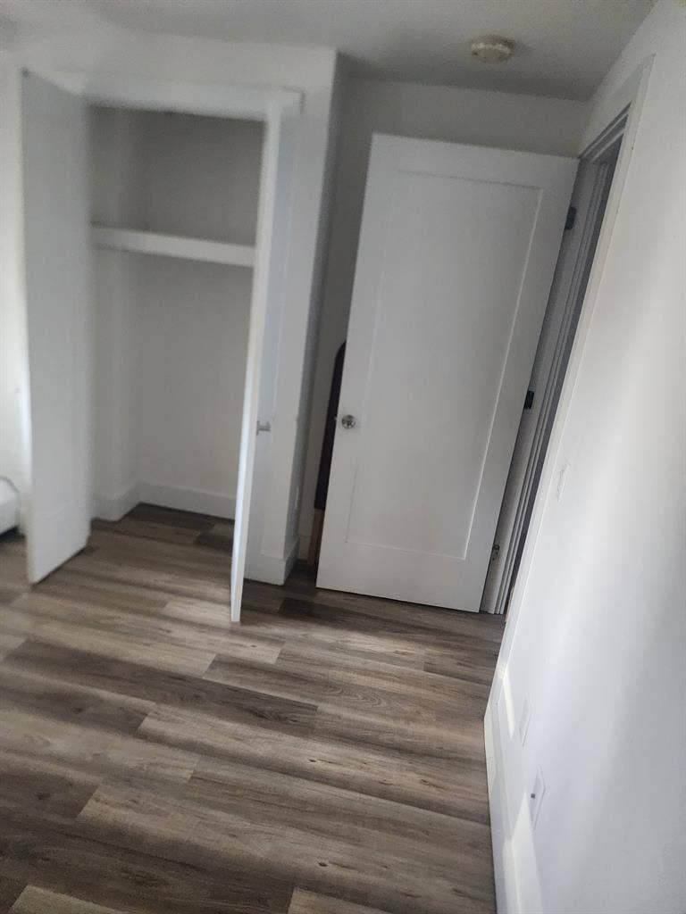 I rent a room for 1 person only.
