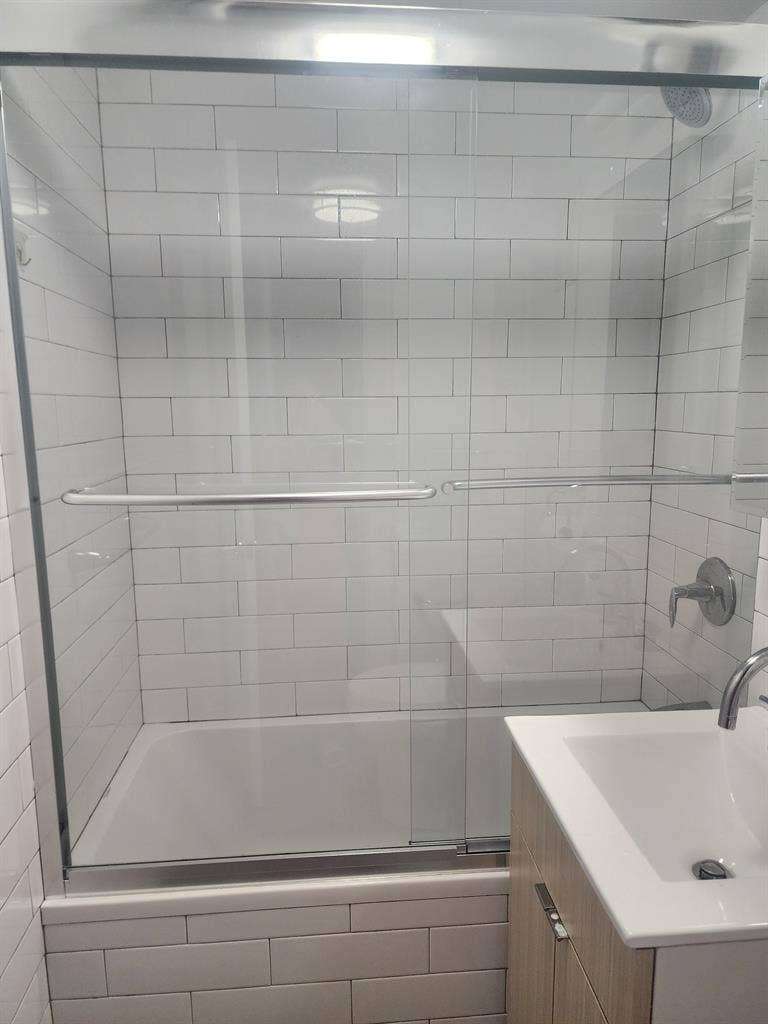 I rent a room for 1 person only.