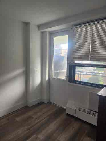 I rent a room for 1 person only.