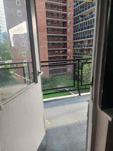 I rent a room for 1 person only.