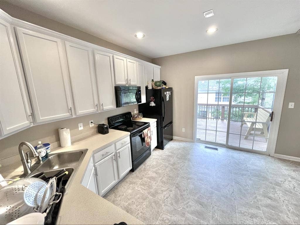 Master bedroom available in Raleigh