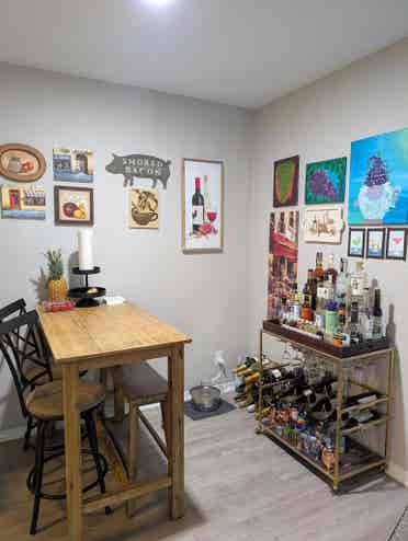 Sommelier Seeking ResponsibleRoomie