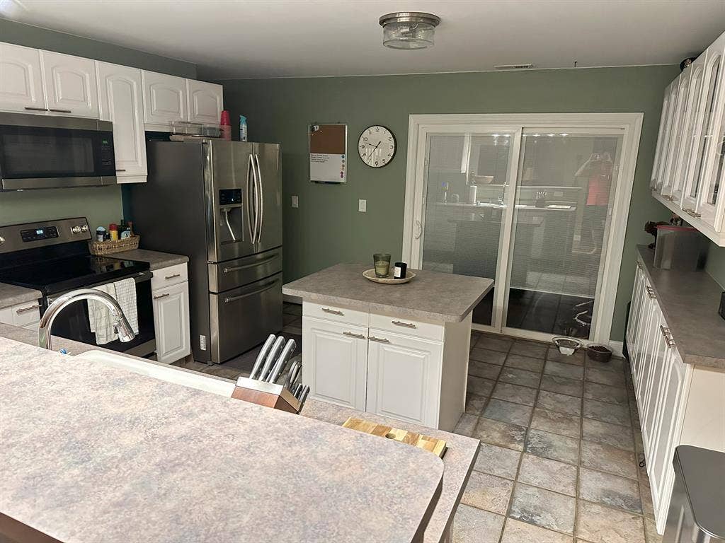 Basement Studio w/ Kitchenette/Bar