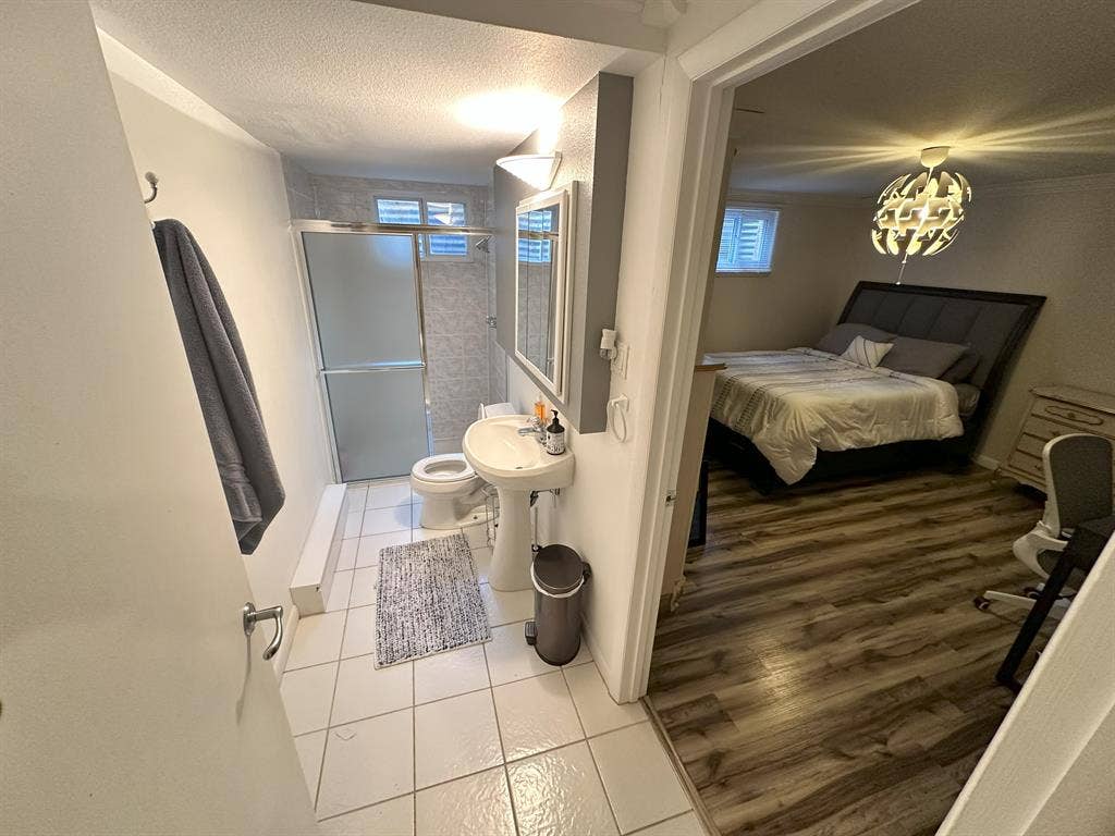Basement Studio w/ Kitchenette/Bar