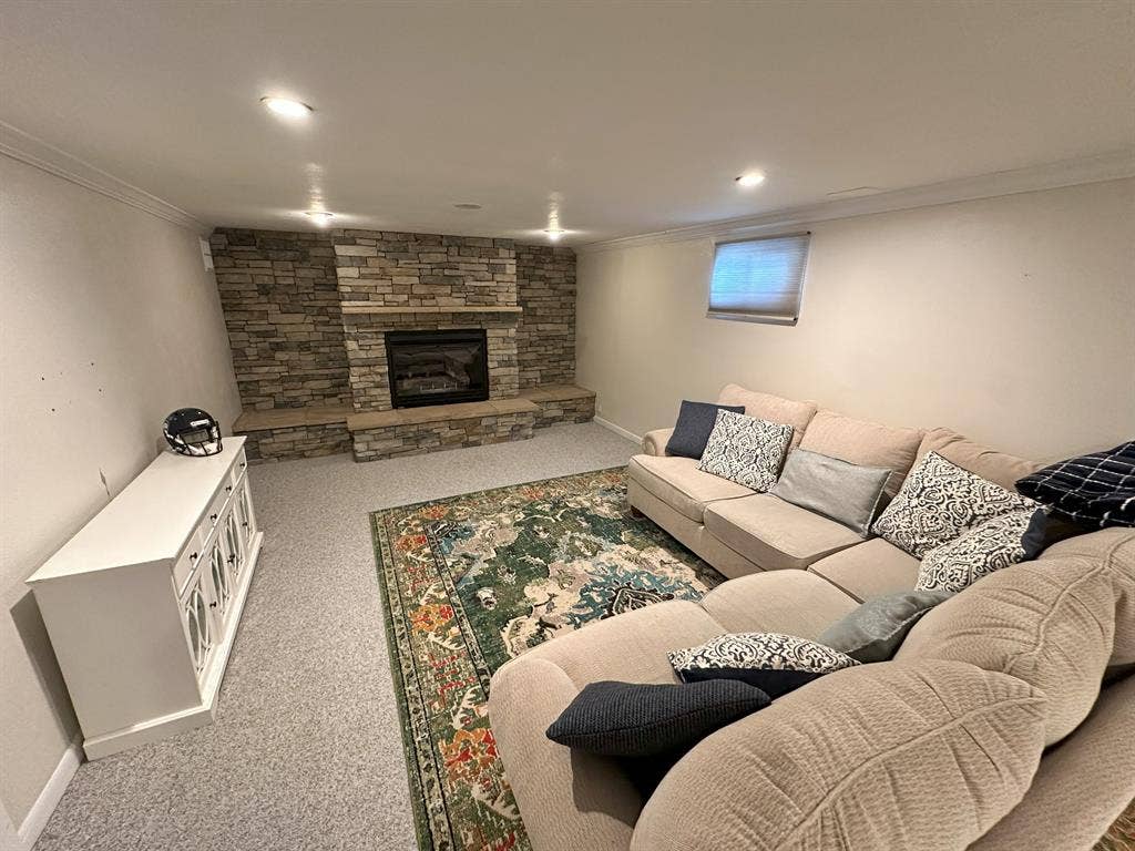 Basement Studio w/ Kitchenette/Bar
