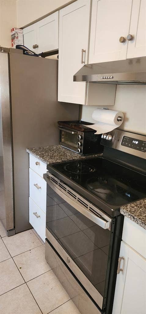 Privet room with shared bathroom