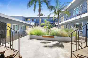 Studio in K-Town/Downtown LA–$