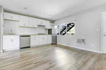 Studio in K-Town/Downtown LA–$