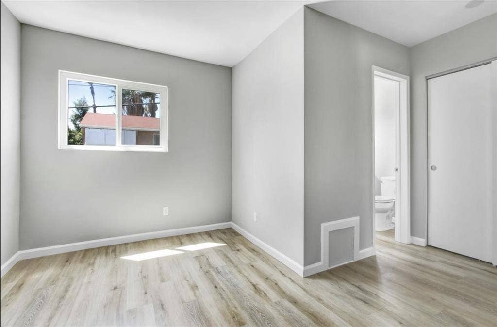 Studio in K-Town/Downtown LA–$