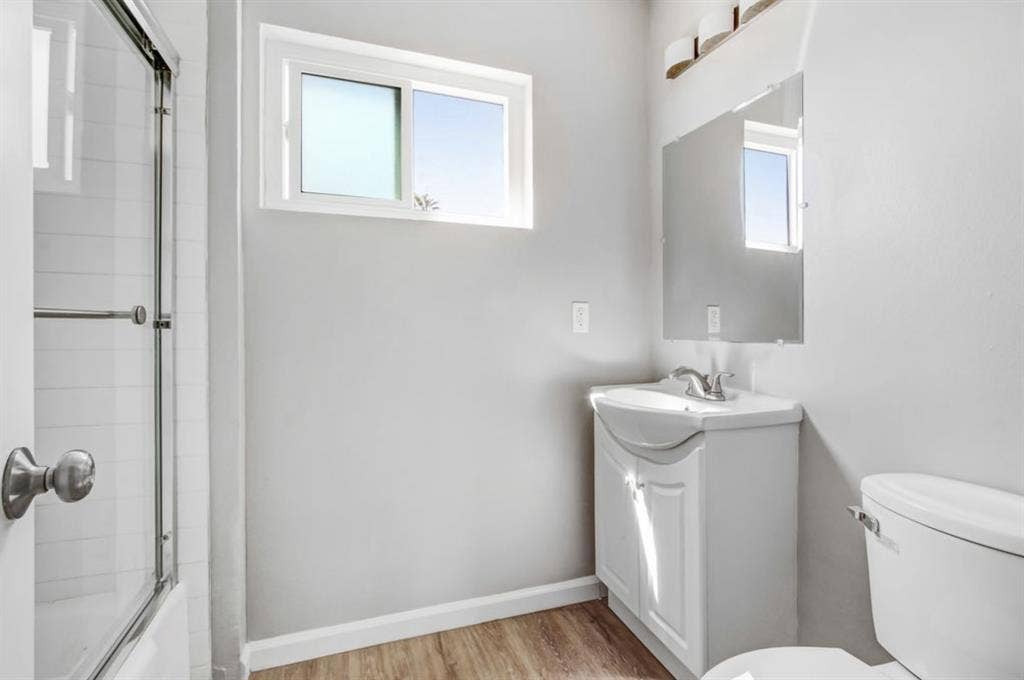 Studio in K-Town/Downtown LA–$