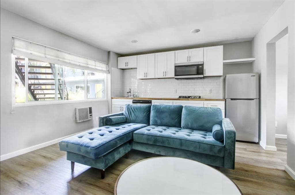 Studio in K-Town/Downtown LA–$