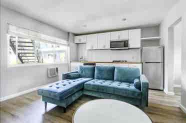 Studio in K-Town/Downtown LA–$