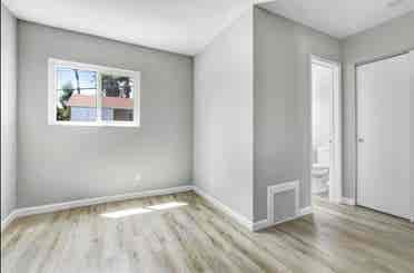 Studio in K-Town/Downtown LA–$