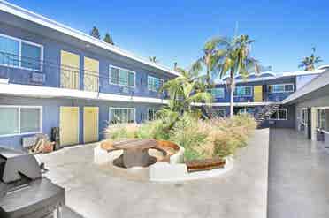 Studio in K-Town/Downtown LA–$