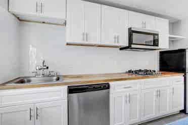 Studio in K-Town/Downtown LA–$