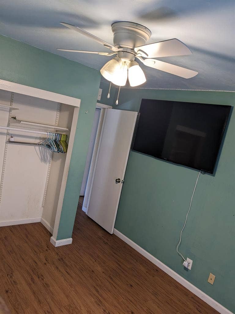 Room available, quiet neighborhood