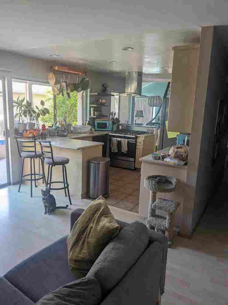 Room available, quiet neighborhood