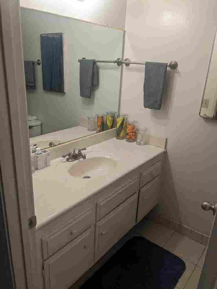 Room available, quiet neighborhood