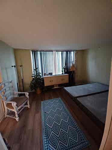 bed/bathroom,shared living room