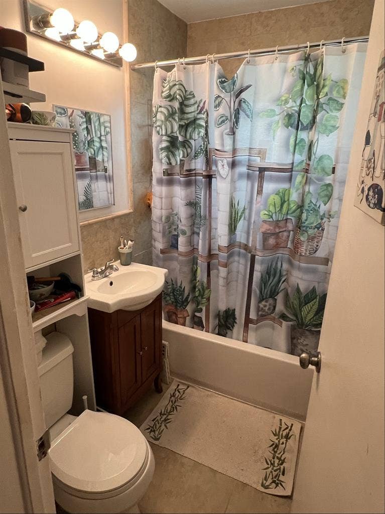 Room for rent in cozy house