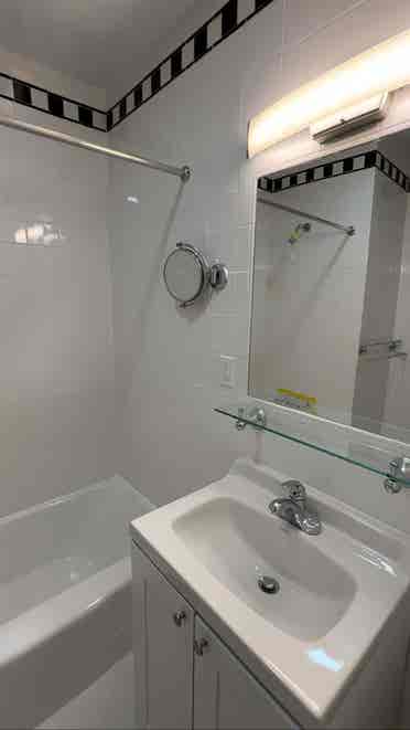 Spacious Room in Midtown South