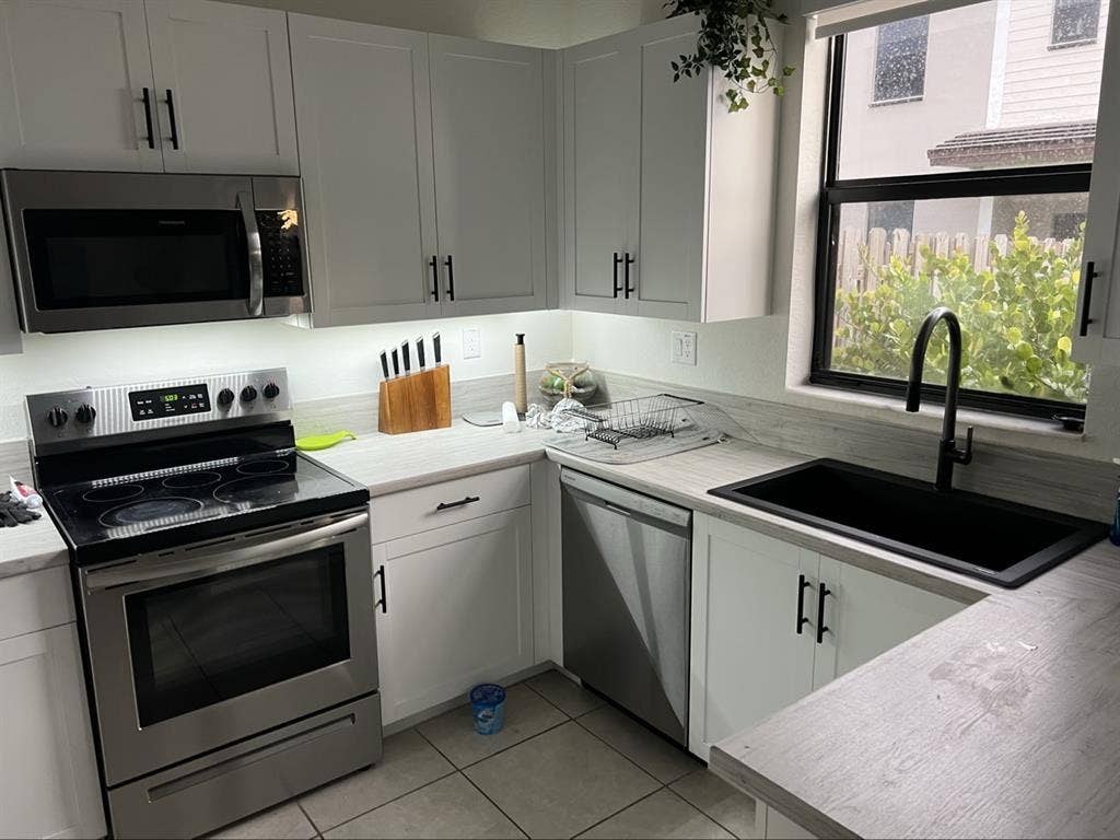 Modern Room Near Aventura FL 🏡✨