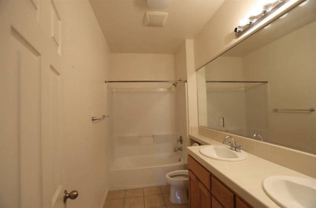 Bellevue area, 2 bedrooms open!!