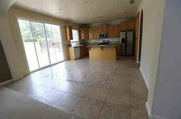 Bellevue area, 2 bedrooms open!!