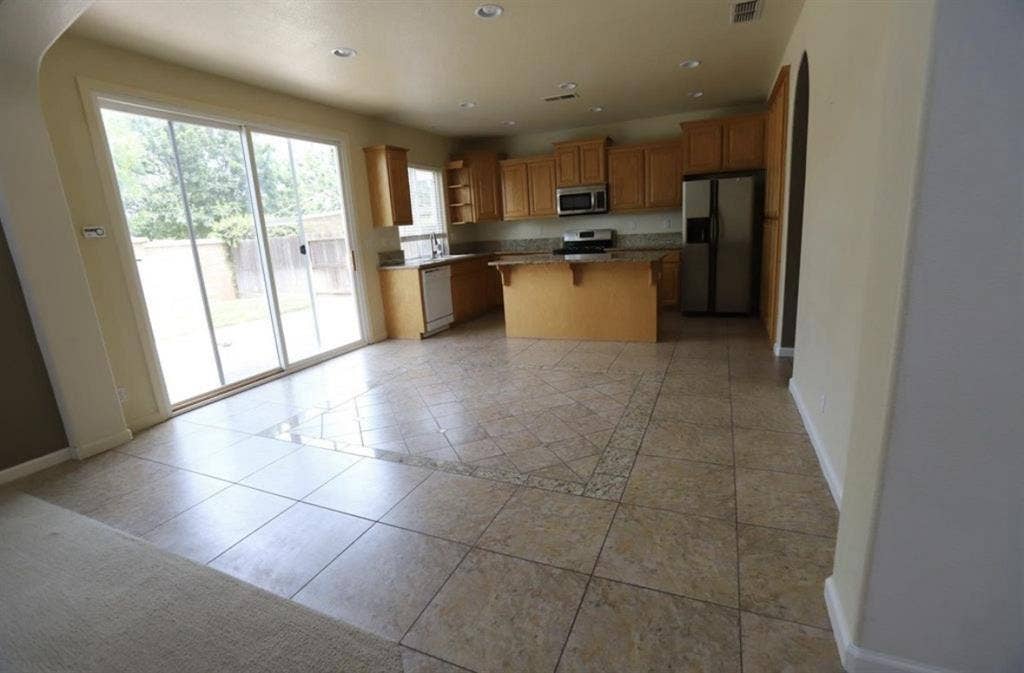Bellevue area, 2 bedrooms open!!