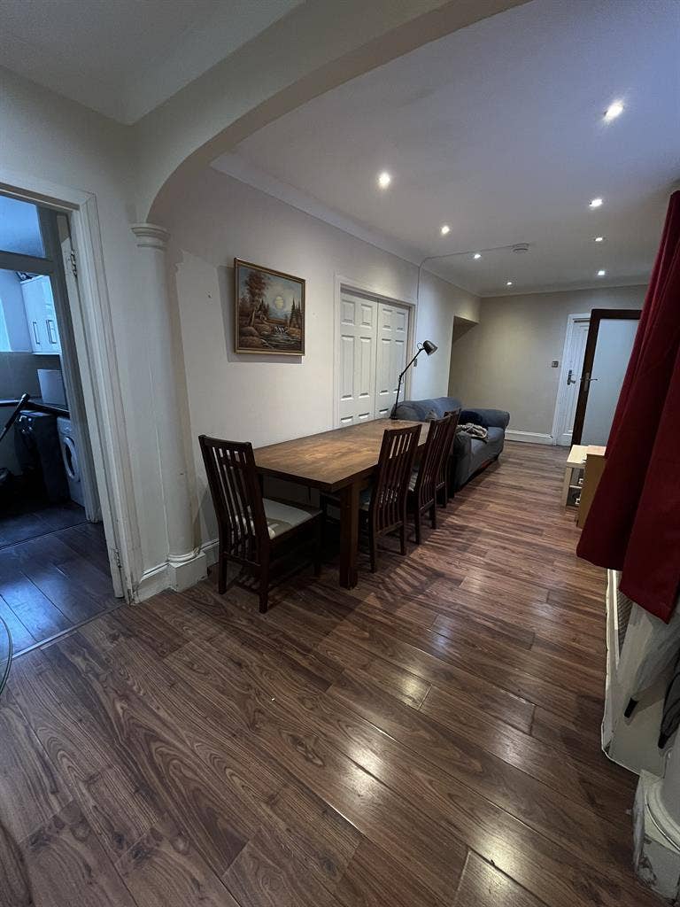 Spacious room in Marylebone