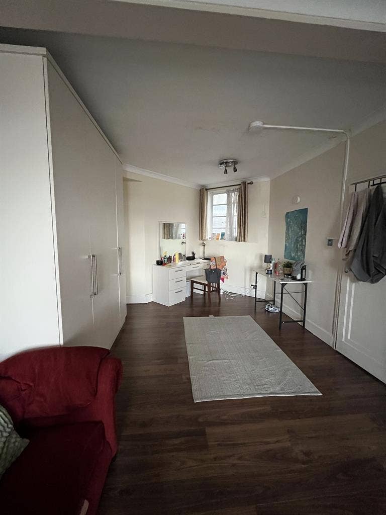 Spacious room in Marylebone