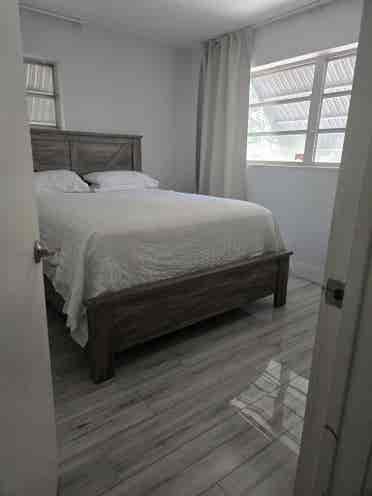 Room 4 rent in Hollywood, Fl