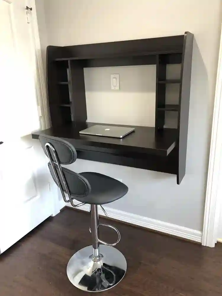 Downstairs room/private bathroom