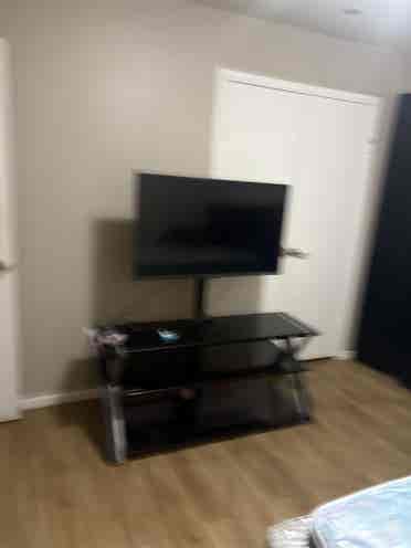 LOOKING FOR ROOMMATE
