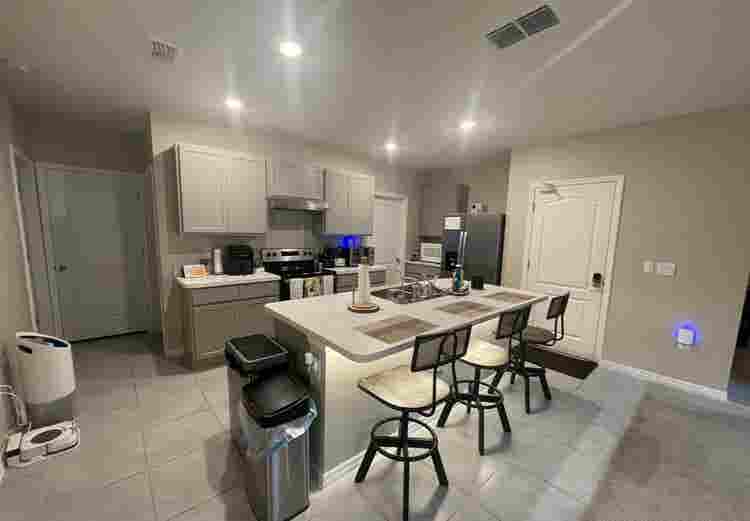 Room for rent - Deland