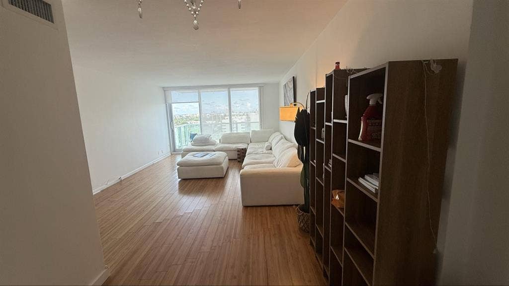 Looking for a female roommate