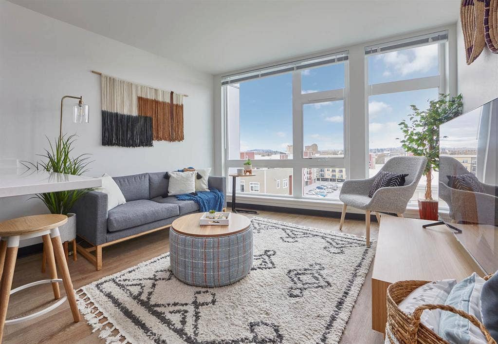 Bedroom Lease Takeover
