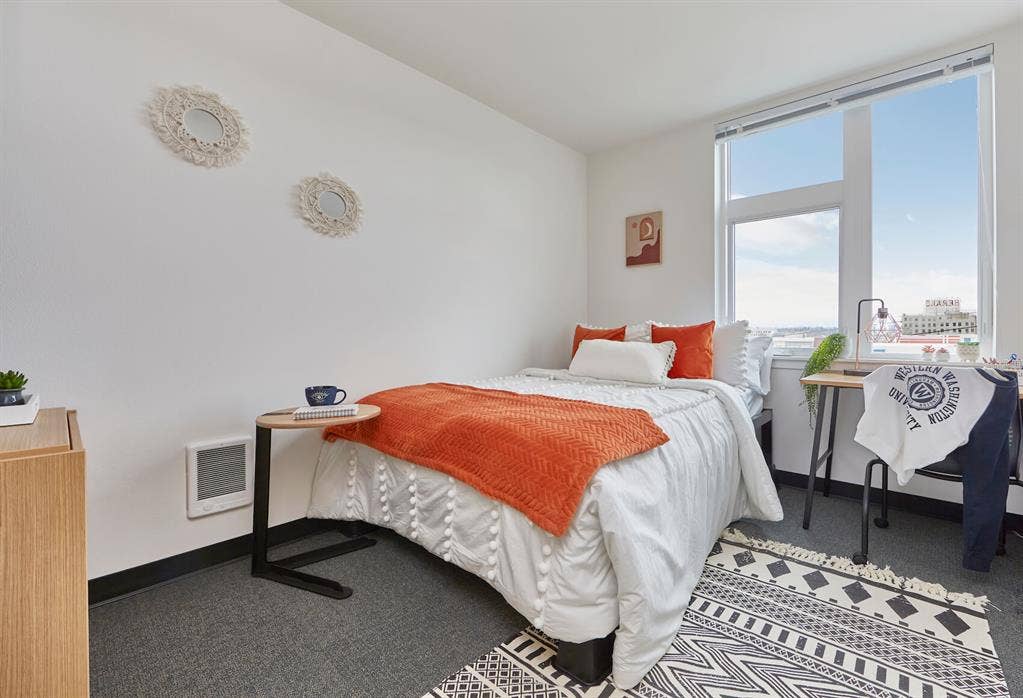Bedroom Lease Takeover