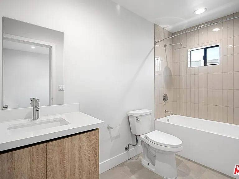 Room for rent with private bathroom