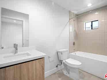Room for rent with private bathroom