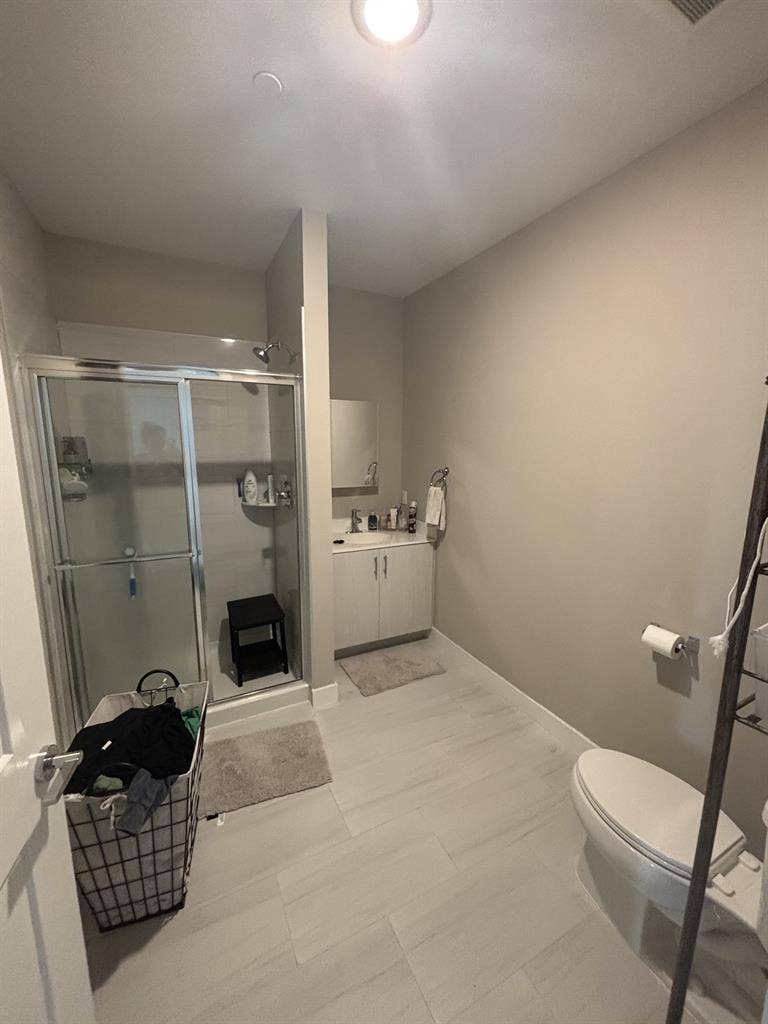 Looking for Female Roommate