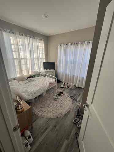 Looking for Female Roommate