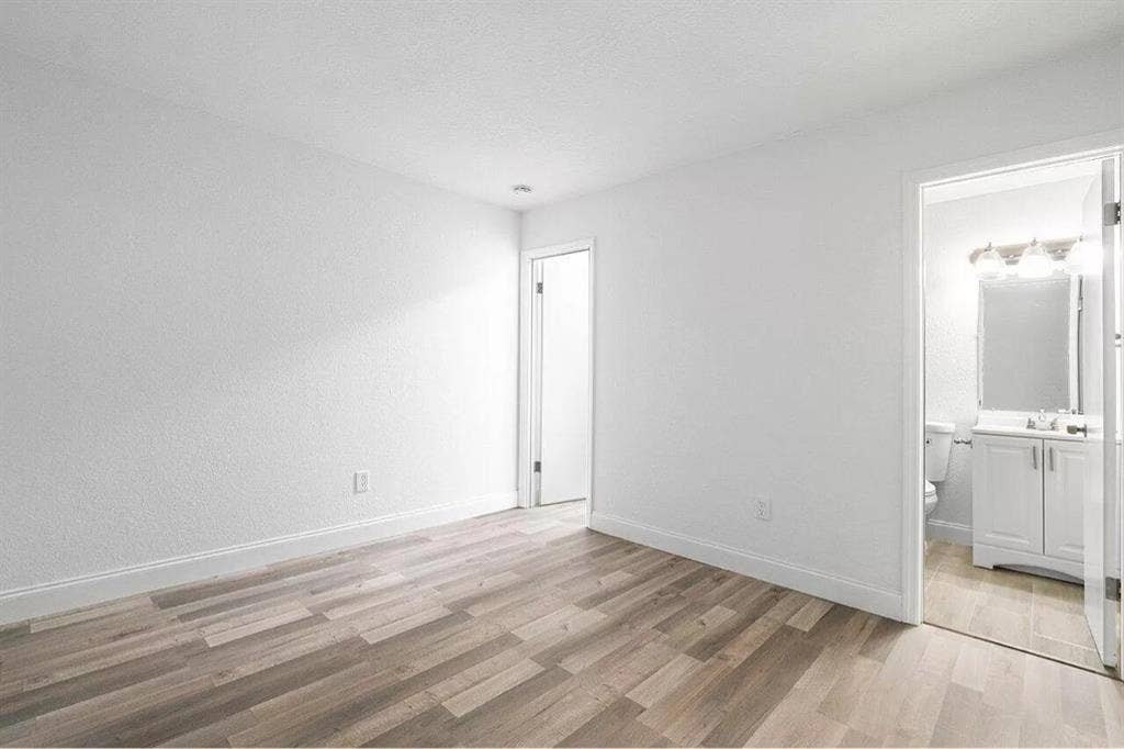 Bedroom with Private Bathroom