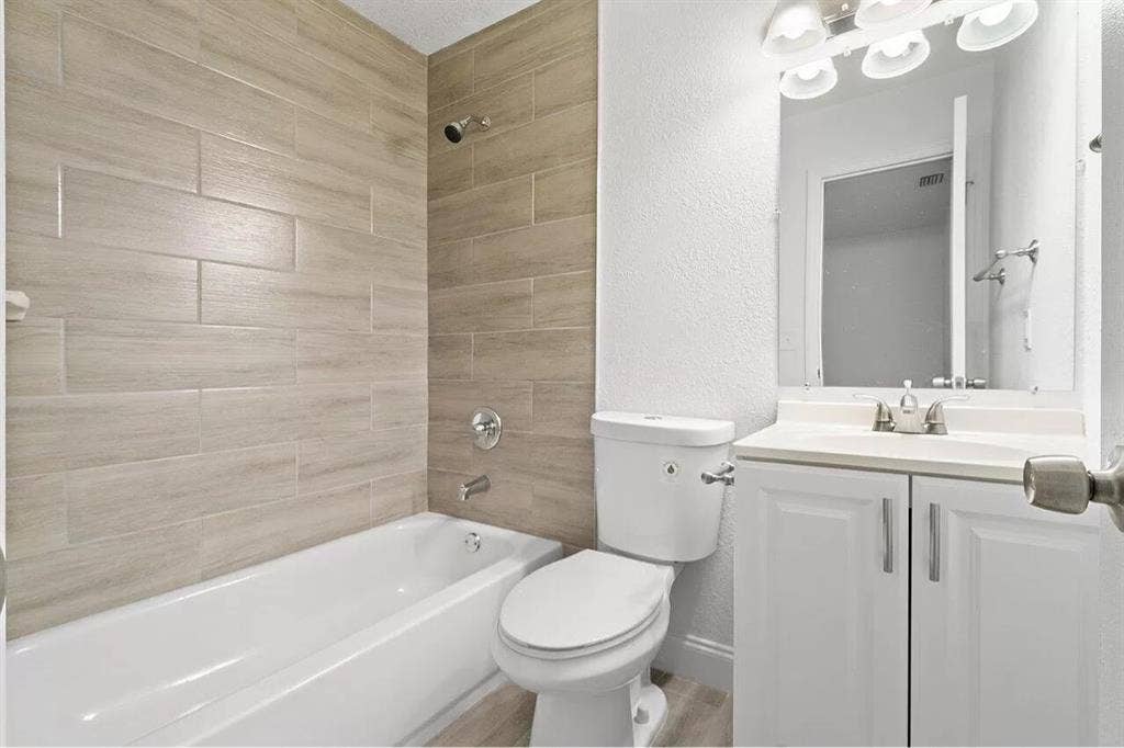 Bedroom with Private Bathroom