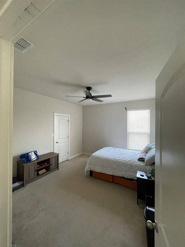 looking for roommate (girls only)