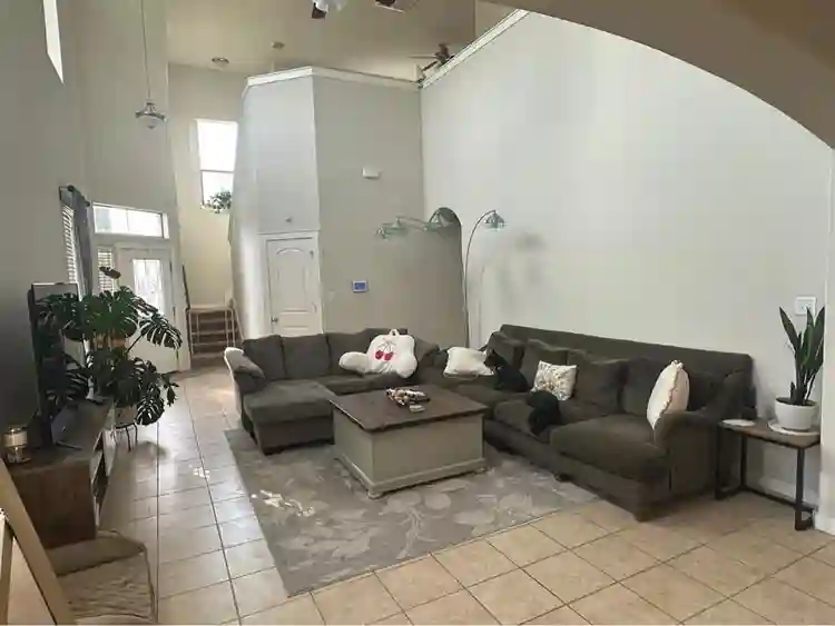 looking for roommate (girls only)