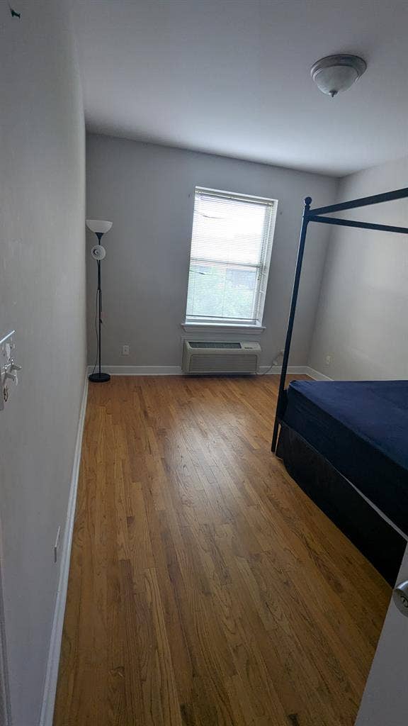 Bedroom available in 2bhk apartment