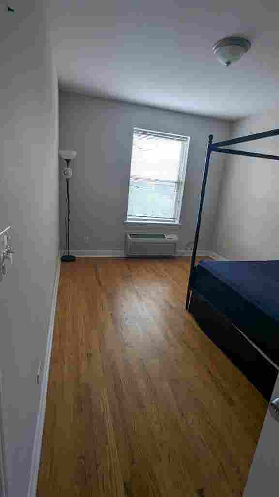 Bedroom available in 2bhk apartment